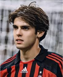 右中卫：库巴西、埃里克、孔德、阿劳霍