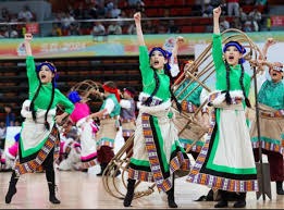 德扑锦标赛泡沫期：如何利用你的筹码优势让中等筹码玩家不敢入局。（德扑锦标赛泡沫阶段：用筹码优势压制中等筹码玩家的入局意愿）